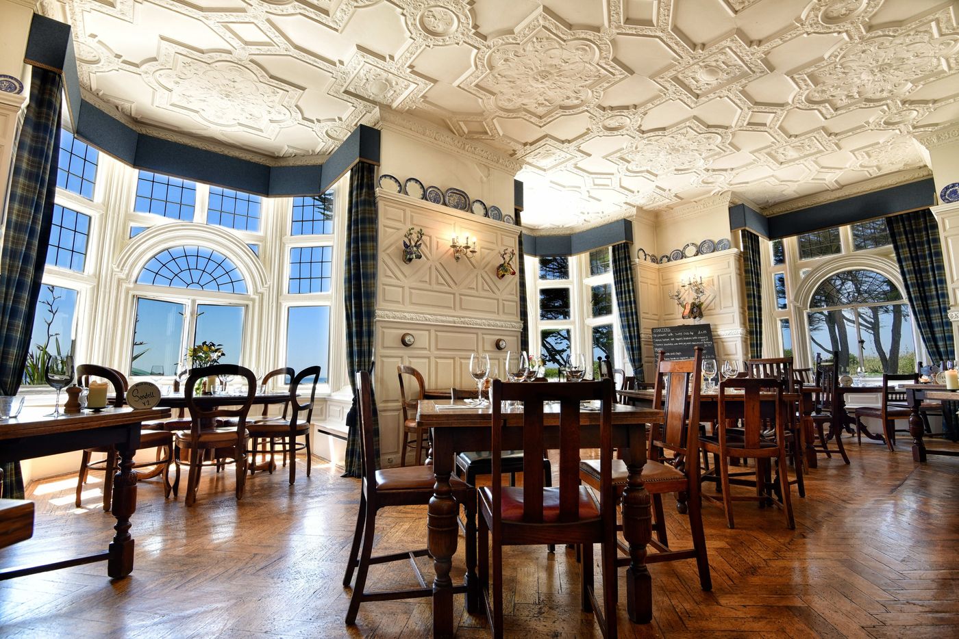 Beach House, Milford on Sea Pub, Restaurant & Hotel Rooms